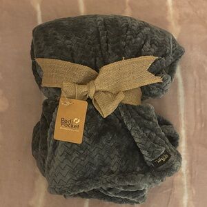 Pedi Pocket Gray Throw Blanket
